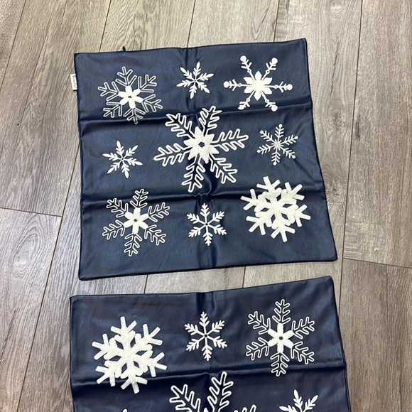 Brawarm Pack of 2 navy blue snowflake pillow cases zip up square sofa living new - Picture 3 of 4
